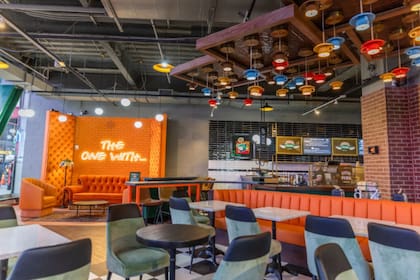 La cafetería de Nueva York posee el icónico sillón naranja de la serie (CentrePerk)