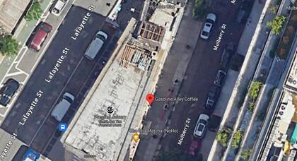 La cafetería Gasoline Alley está entre Lafayette Street y Mulberry Street, en NY