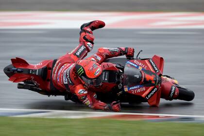 La caída de Francesco Bagnaia durante el Gran Premio de Argentina de MotoGP; Pecco se consagraría monarca a fin de año