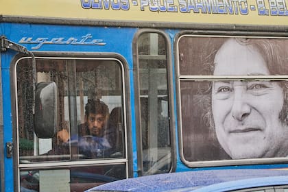 La caída de la aceptación en los sondeos del Presidente es tal que haría lucir competitivos a Cristina y Mauricio Macri, sus antecesores