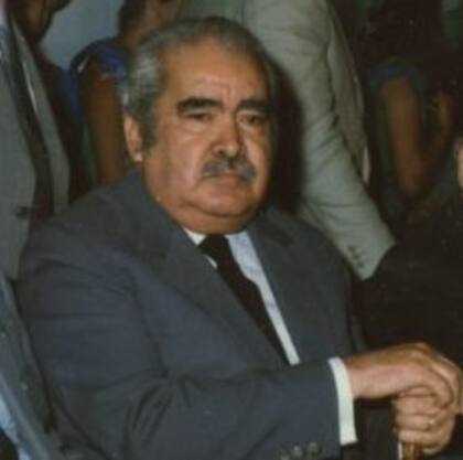 La caída de los ingresos petroleros, la fuga de capitales y la deuda externa obligaron a Herrera Campins a devaluar el bolívar, justo en el año que se celebró el Bicentenario del prócer