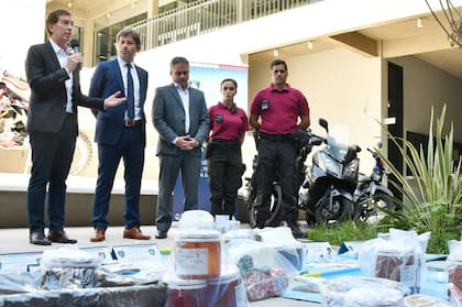 El viceje de gobierno porteño, Diego Santilli; el fiscal general de la Ciudad, Juan Bautista Mahiques, y el secretario de Seguridad, Marcelo Marcelo D´Alessandro, en la conferencia de prensa donde dieron detalles de la investigación