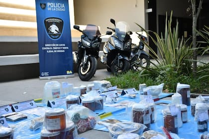 Parte de la materia prima secuestrada en los allanamientos