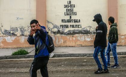 Paredes pintadas en El Cantri piden por la liberación de Milagro Sala