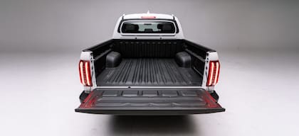 La caja mide 1520 mm de largo, 1590 mm de ancho y 470 mm de profundidad