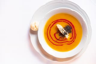 La exquisita y poderosa sopa desinflamante de calabaza que mantiene tu piel más joven