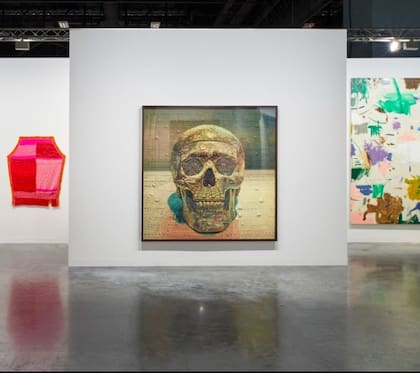 La "Calavera #5" de Mondongo, exhibida el año pasado en el stand de Barro en Art Basel y comprada por Costantini