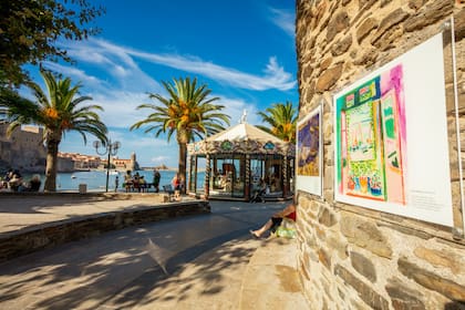 La calesita con la mejor ubicación del mundo: frente al Mediterráneo