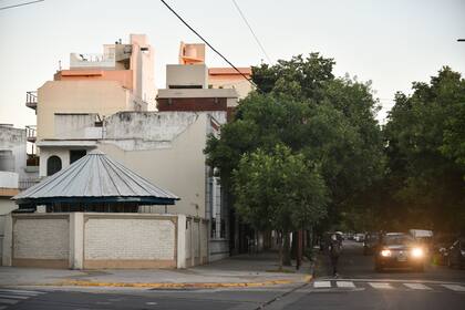 La calesita no pasa desapercibida y asoma en la esquina