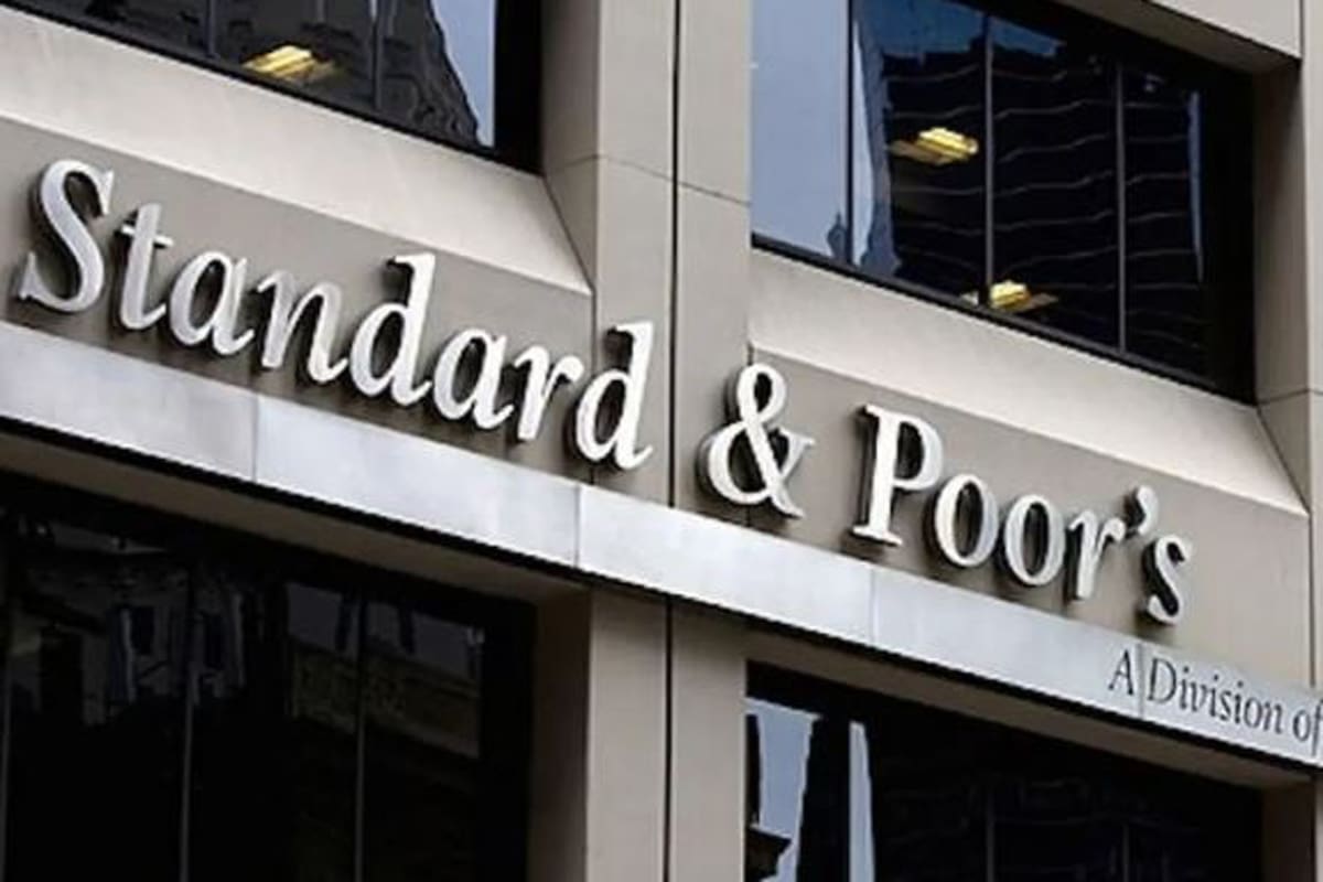 Standard & Poor's mejora calificación de deuda argentina tras avances económicos y políticos