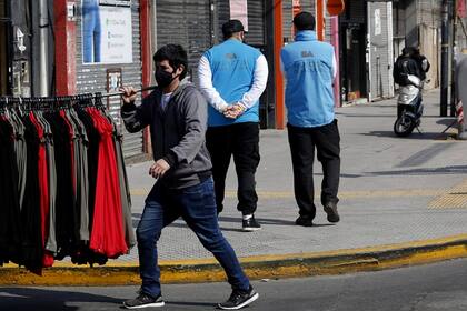 Agentes porteños controlaban la apertura de los locales