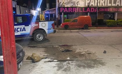 La calle, con restos del líquido inflamable tras lo ocurrido- Puntal Villa María