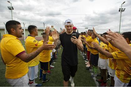 La calle de honor para los All Blacks, encabezados por Sonny Bill Williams; un recuerdo imborrable para los campeones del mundo y para los Espartanos