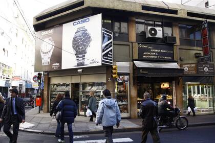 La calle Libertad con joyerías en el microcentro porteño