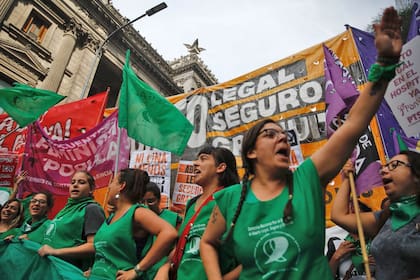 La calle, otro espacio en el que el debate cumple un rol fundamental en la sociedad argentina