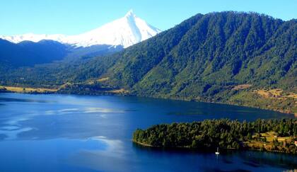 La calma del Lago Rupanco atrae a los amantes de la relajación. Fuente: Blog de Francisco Saavedra.
