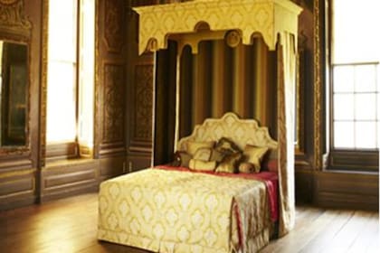 La cama real fue desarrollada por la firma Savoir Beds. Su estructura demanda más de 700 horas de trabajo