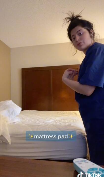 La cama se queda intacta, únicamente se vuelve a reacomodar, según la tiktoker