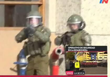 La cámara de la señal de noticias captó el momento exacto del disparo del carabinero