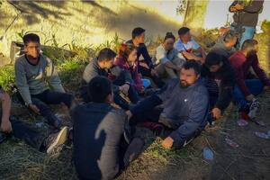 Una posible ley permitiría que la policía estatal detenga y expulse a los migrantes a México