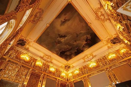 El ámbar, el oro, las obras de arte y los espejos fastuosos elevan el valor de la Cámara de Ámbar a unos 300 millones de dólares