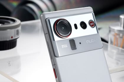 La cámara principal del Z80 Ultra es equivalente a 35mm; suma un zoom 5X y un gran angular