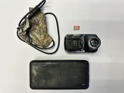 La cámara se encontraba con el cable y una tarjeta de almacenamiento