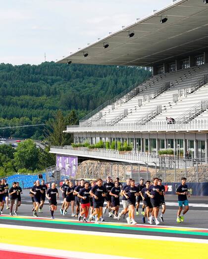 La caminata que organizó Gasly a modo de homenaje (Foto: @f1)