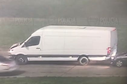 La camioneta asaltada, registrada por el sistema de cámaras de seguridad de la Ciudad