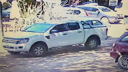 La camioneta con la que huyeron los delincuentes