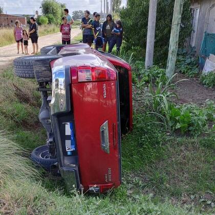 La camioneta conducida por un niño de 11 años terminó en una zanja de la ruta 226