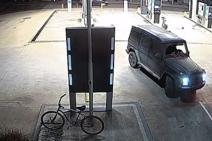 La camioneta de Maximiliano Pilepich, el 19 de julio a la madrugada, en una estación de servicio, cuando Fernando Pérez Algaba, presuntamente, ya estaba muerto