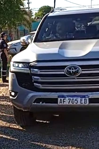 La camioneta denunciada tiene, entre otras prestaciones, climatizador de 4 zonas y asientos traseros calefaccionados