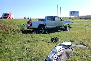 Llevaban a su hijo a un torneo de fútbol en otro pueblo y chocaron de frente: cuatro muertos