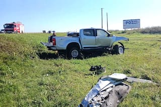 Llevaban a su hijo a un torneo de fútbol en otro pueblo y chocaron de frente: cuatro muertos