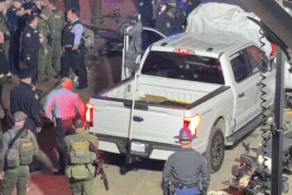 La camioneta estrellada luego de haber atropellado a decenas de personas