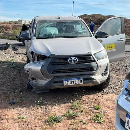 La camioneta que colisionó contra el auto de los víctimas mortales (Foto: Radio Municipal Añelo)
