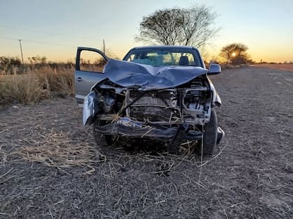 La camioneta que impactó contra la moto.