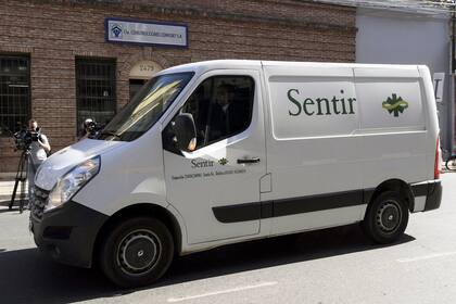 La camioneta que lleva el cuerpo de Emiliano Sala llega a Santa Fé.