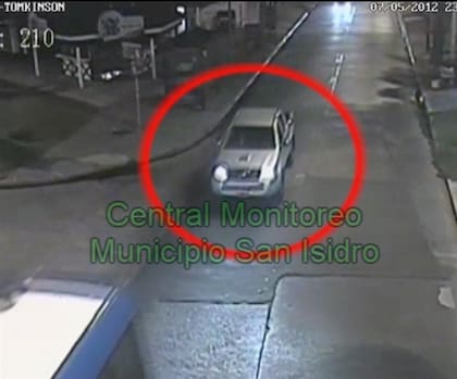 La camioneta, robada cinco días antes, transita por Sucre y Tomkinson