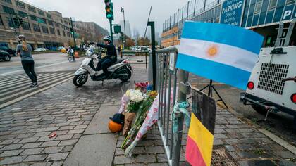 La bandera Argentina en el altar conmemorativo en West Street, Nueva York