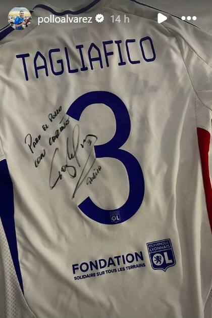 La camiseta autografiada que le regaló Tagliafico a Pollo Álvarez