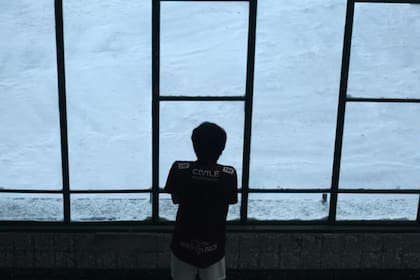 La camiseta de Platense aparece en la serie El Eternauta