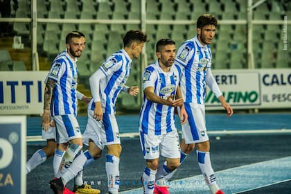 La camiseta original del Pescara, que utilizó hasta marzo de este año.