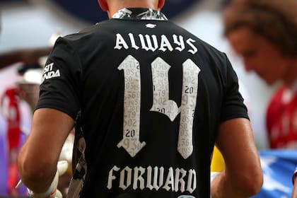 La camiseta que lució Martínez después de la final: Arsenal ganó la FA Cup 14 veces