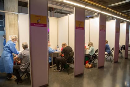 La campaña de inmunización avanza y las jurisdicciones piensan estrategias para captar a los que rechazan vacunarse