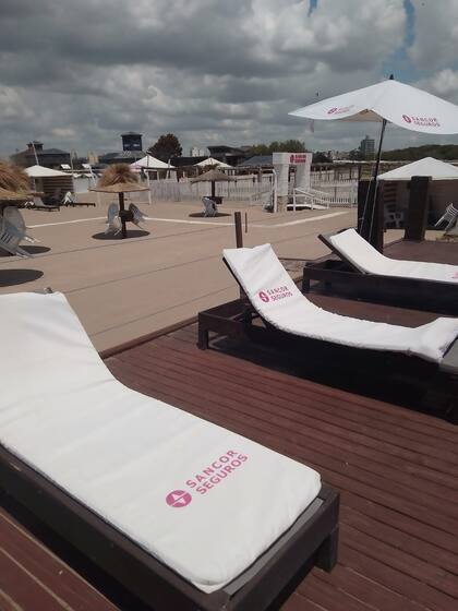 La campaña de la aseguradora se posicionará en distintos puntos del país, incluyendo algunas playas de la costa argentina.