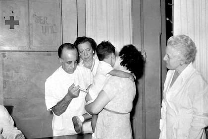 La campaña de vacunación de 1956 por el brote de poliomielitis en la Argentina
