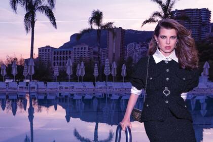 La campaña primavera/
verano 2021 de la
línea prêt-à-porter de
Chanel que protagoniza
Charlotte fue
ideada por Virginie
Viard y fotografiada
por Inez van Lamsweerde
y Vinoodh Matadin,
más conocidos
como Inez&Vinoodh.