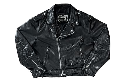 La campera de cuero de cierre cruzado que Pappo usó durante buena parte de los 90